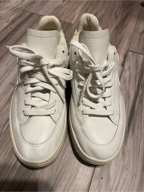 VEJA V-12 White Leather Lace-Up Sneakers size 6